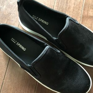 Slip on runners/ sneakers